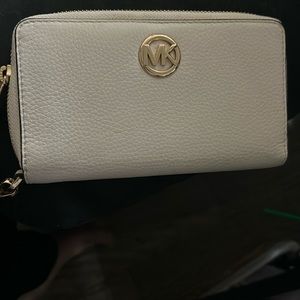 Michael Kors Off White Smartphone Wristlet